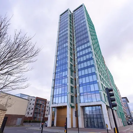 2 Bed Ensuite With Fantastic Night View And Old Trafford Stadium-2